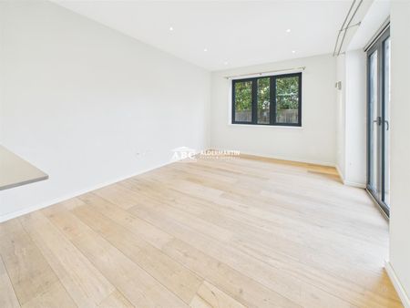 Albert Road, NW7 4RX, London - Photo 2