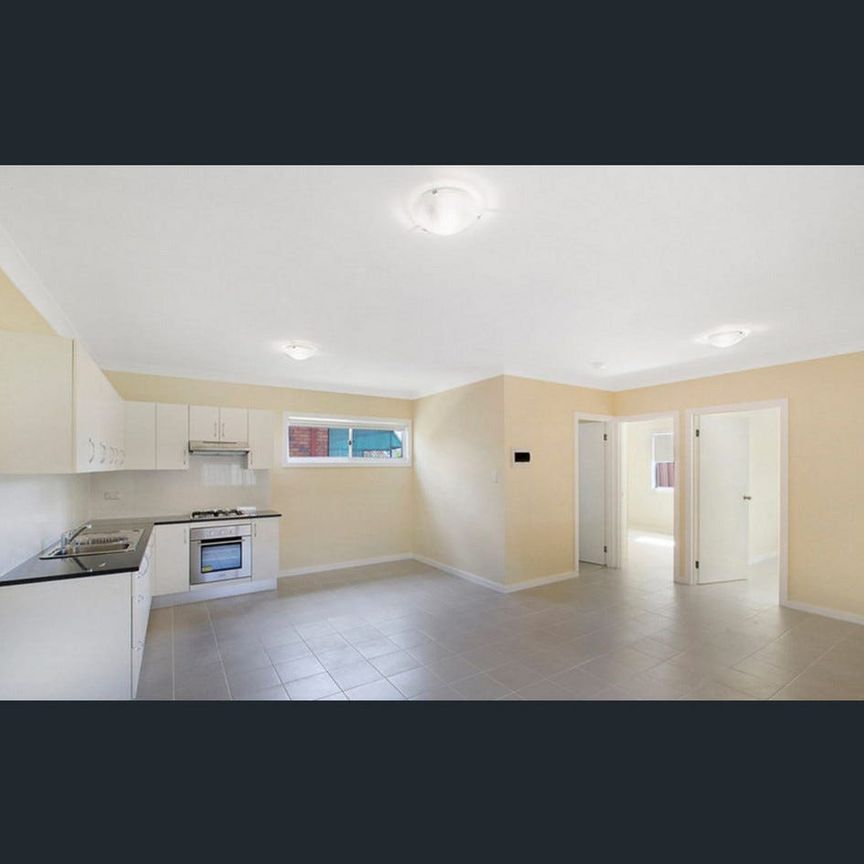 Conveniently located granny flat!!! - Photo 1