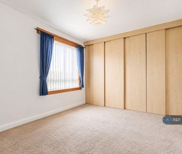 3 bedroom flat to rent - Photo 5