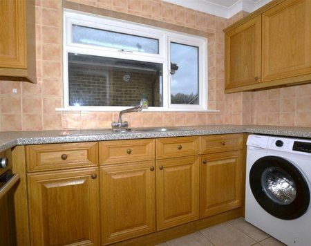 Findon Court, 1 Chiswick Close, Croydon, Surrey, CR0 - Photo 2