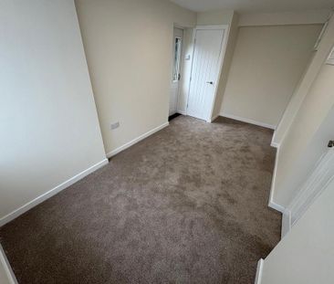 3 bedroom detached house to rent - Photo 2