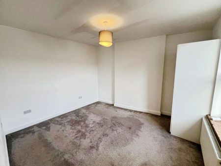 2 bedroom end of terrace house to rent - Photo 2