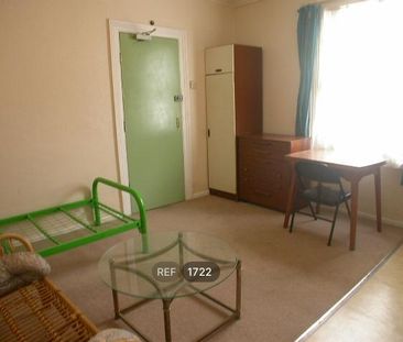 Flat to rent - Photo 2