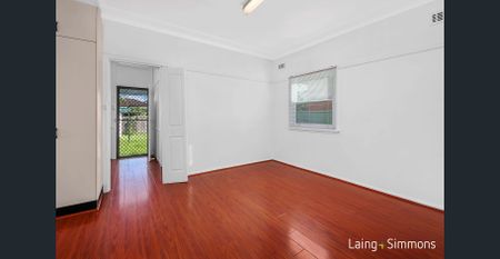 Spacious three bedroom home located opposite golf course - Photo 2