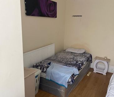 Room in a Shared Flat, Hainault Road, E11 - Photo 2