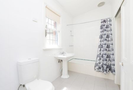 43 Rossmoyne Street, Thornbury VIC 3071 - Photo 2