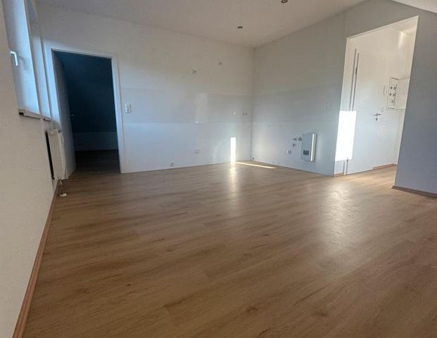 Moderne, frisch sanierte Dachgeschosswohnung - Foto 1