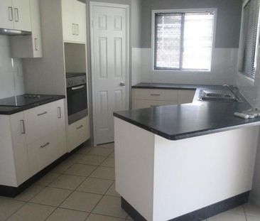 Spacious Family Living in a Quiet Cul-de-Sac - Photo 3