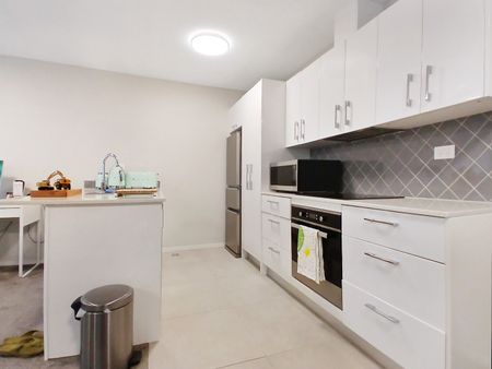 Reduced - Modern two bedroom unit! - Photo 2