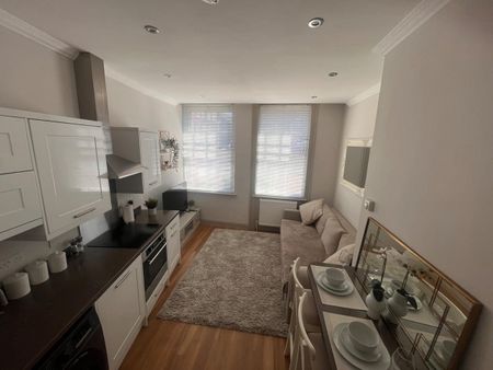 1 Bed Flat, London Street, RG1 - Photo 3