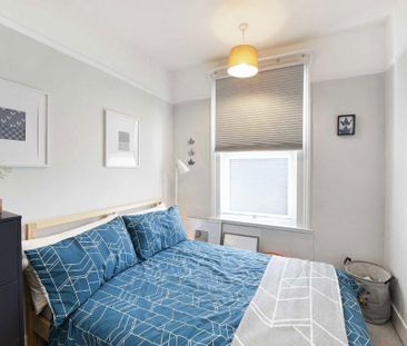 4 bedroom end of terrace house to rent - Photo 3