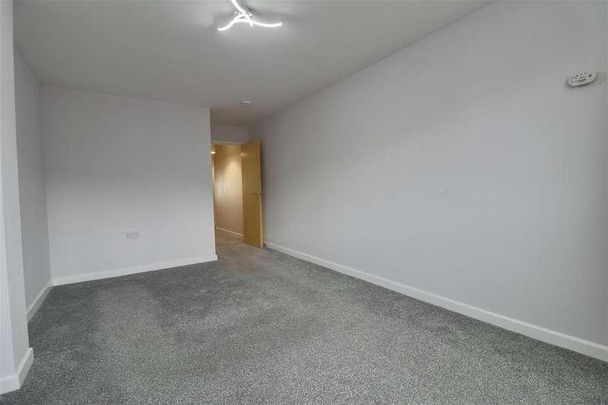 High Street, Cosham, PO6 - Photo 1