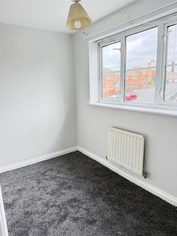 3 Bedroom Semi-Detached House For Rent in Cascade Drive, Manchester - Photo 4