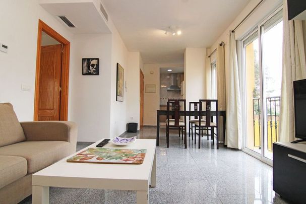 Alquiler de piso en Calle Luque - Photo 1