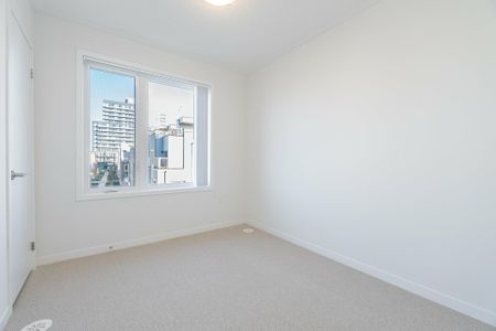 For Lease - 150 Honeycrisp Crescent Unit# TH 263, Vaughan, Ontario - Photo 3