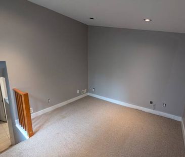 Quiet - Well maintained, clean 2 bedroom suite - Photo 3