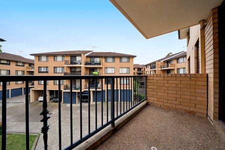 Renovated 2 Bedroom Unit In Security Complex - Photo 2