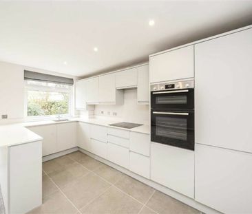 Harrowdene Gardens, TW11, London - Photo 1