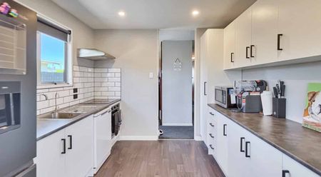 GRASMERE - 3 BEDROOMS - Photo 2