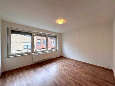 Volledig gerenoveerde woning met garage en tuin in hartje Tongeren! - Photo 3