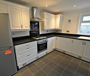 3 bedroom end of terrace house to rent - Photo 6