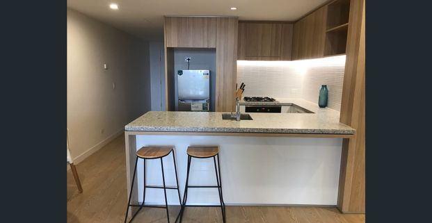 South Bank Fully Furnished 1 Bedroom Apartment for Rent - Photo 1