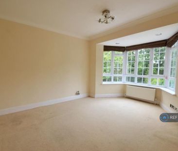 3 bedroom flat to rent - Photo 1
