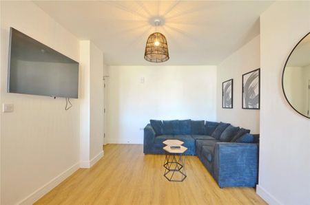 6 bedroom semi-detached house to rent - Photo 3