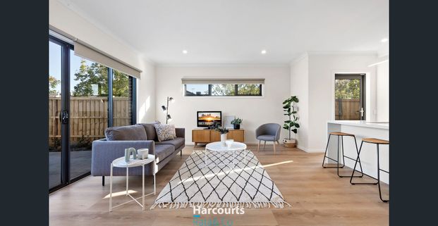 Air- conditioned Main Bedroom Park fronted 4 bedroom Masterpiece - Photo 1