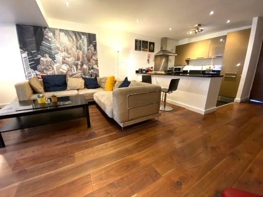 3 Bed Flat, Blenheim Court, SE10 - Photo 1