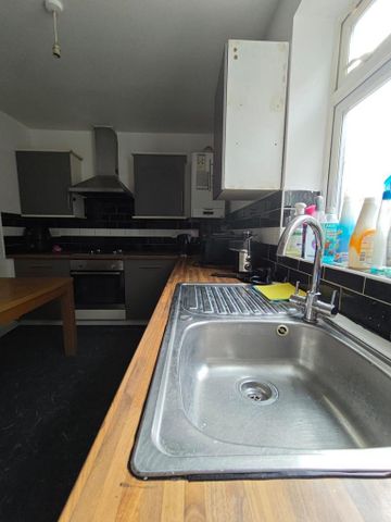 1 bedroom in a house share to rent - Photo 5