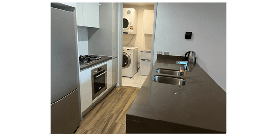 Modern Two-Bedroom Apartment Surrounded by Parkland and Urban Convenience - Photo 2