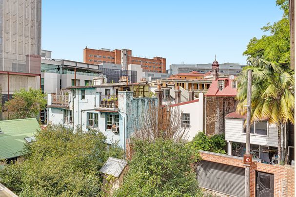 Studio Apartment - Offered Unfurnished - Photo 1