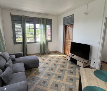 Location Maison 5 pièces 139m² ST CLAUDE 97120 - Photo 1