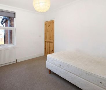 4 bedroom terraced house to rent - Photo 4