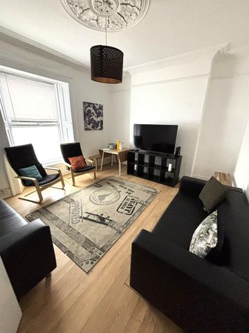 6 bedroom terraced house to rent - Photo 2