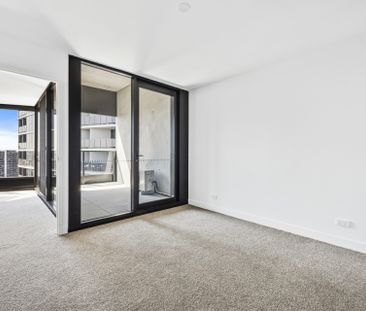 Top Floor 1 Bedroom Apartment In WOVA - Photo 3