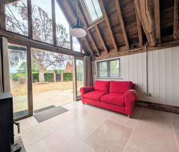 1 bedroom barn conversion to rent - Photo 1