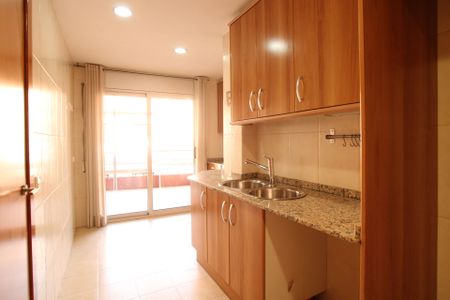 Piso de alquiler en Nucli Urbà - Photo 3