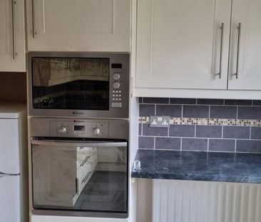 2 bedroom semi-detached house to rent - Photo 5