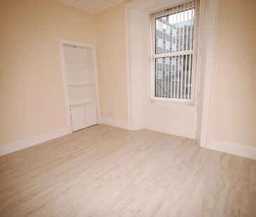 4 bedroom flat to rent - Photo 1