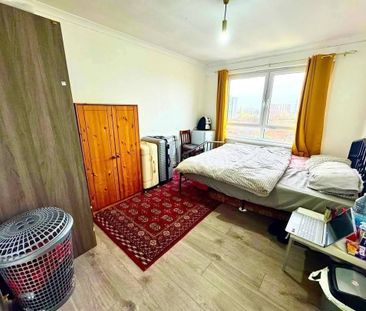 Room in a Shared House, West House, IG11 - Photo 3