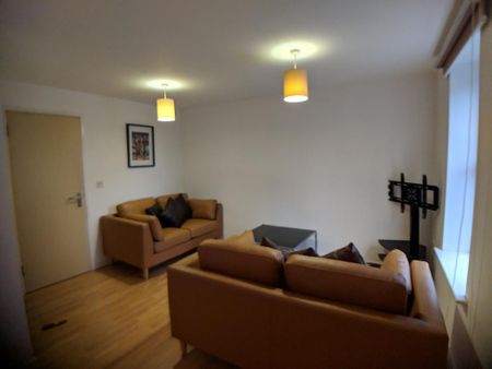 2 bedroom flat to rent - Photo 2