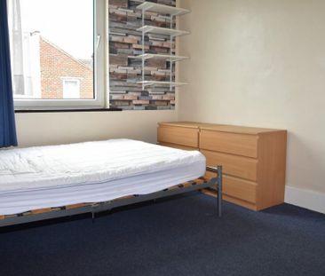 4 bedroom terraced house to rent - Photo 4