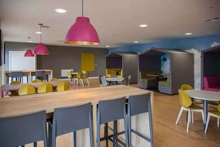 Studio Silver - Photo 3