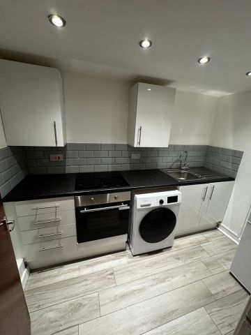 Room in a Shared House, Headingley Avenue, LS6 - Photo 3