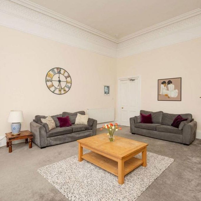 3 bedroom flat to rent - Photo 1