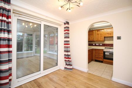 3 bedroom detached house to rent - Photo 3