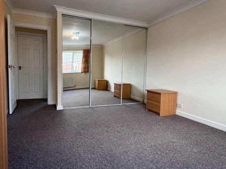 Bexley Gardens, Chadwell Heath, RM6 - Photo 3