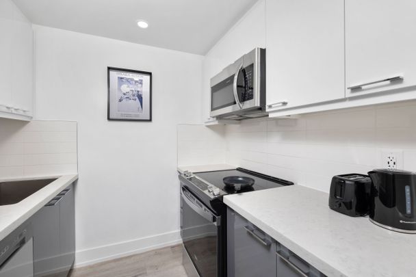 Deluxe Room - 201 Sherbourne - Photo 1